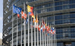 Europarlament lubi pouczać innych. Sam ma jednak kilka grzechów na sumieniu