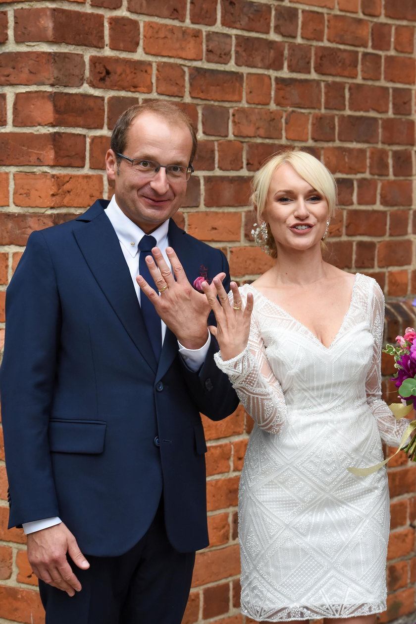 Komik Robert Górski i Monika Sobień wzięli ślub. Zobacz zdjęcia