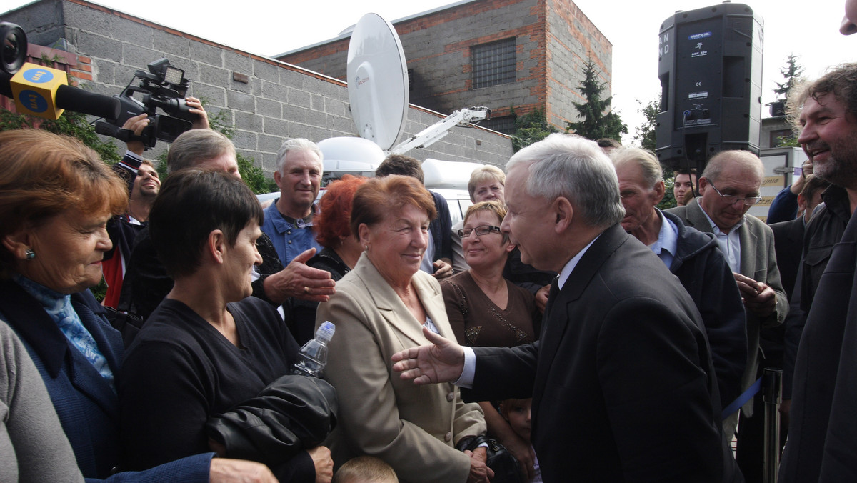 Podczas piątkowej wizyty na Jasnej Górze prezes PiS Jarosław Kaczyński modlił się przed Cudownym Obrazem Matki Bożej. Przedstawiciele częstochowskiego sanktuarium zaznaczali, że ta część pobytu prezesa miała prywatny charakter.