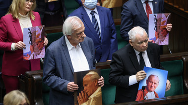 Sejm zdecydował w sprawie obrony Jana Pawła II. Zaskakujący ruch posłów KO