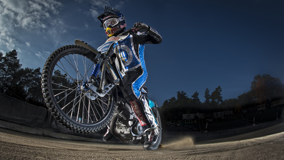 30 kwietnia zawodami w słoweńskim Krsko rozpocznie się cykl FIM Speedway Grand Prix, czyli rywalizacja o tytuł Indywidualnego Mistrza Świata na żużlu. Już 14 maja zawody trafią na PGE Narodowy w Warszawie. Do powrotu na tor po kontuzji szykuje się Jarosław Hampel, wicemistrz świata z 2010 i 2013 roku.