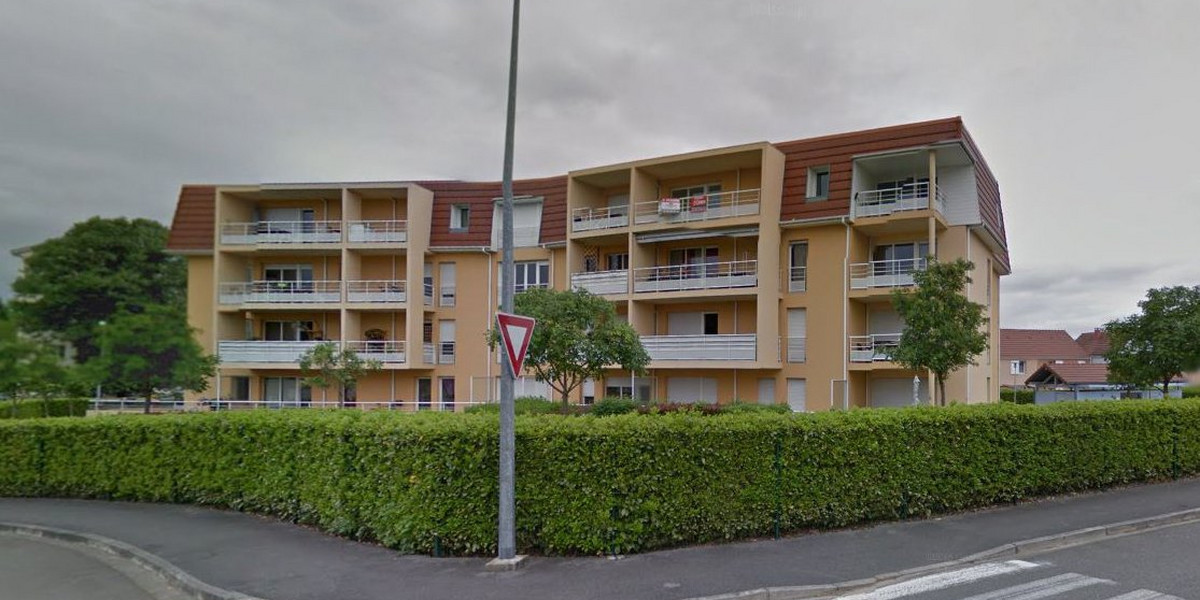19-letni rugbysta spadł z balkonu na czwartym piętrze, gdy próbował dostać się do swojego mieszkania