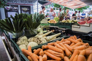 Drobny biznes walczy o przetrwanie. 'Klient kupował bataty, teraz przychodzi tylko po najpotrzebniejsze artykuły”