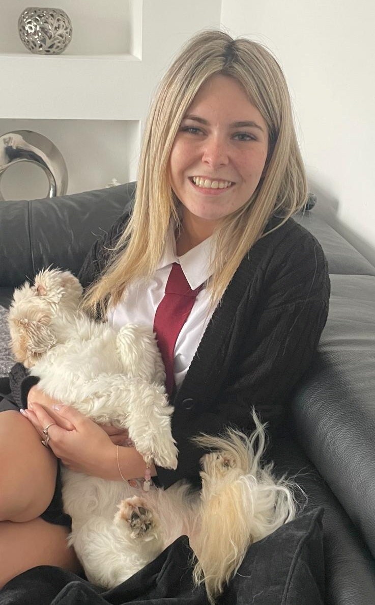 Sedemnásťročná Isla Sneddon zomrela na rakovinu prsníka. 