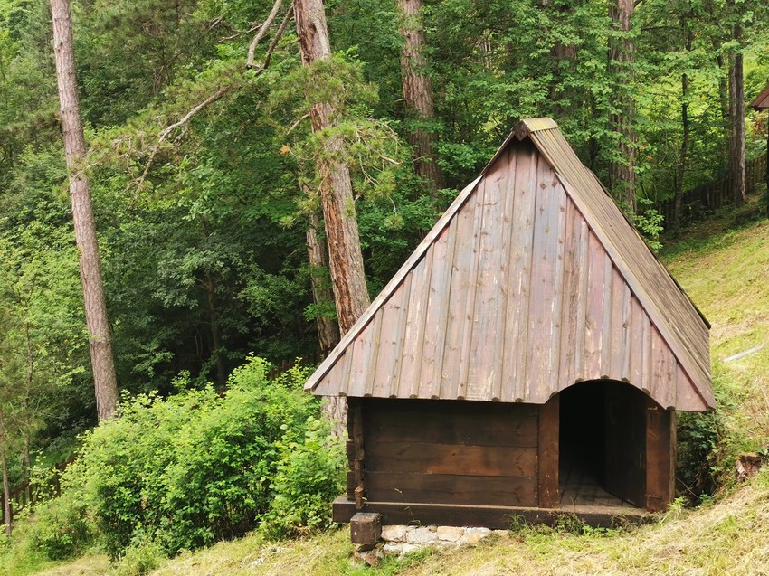 Crkva brvnara u selu Jablanica