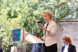 Von der Leyen: Nie możemy tolerować ataku na wolne media i LGBT