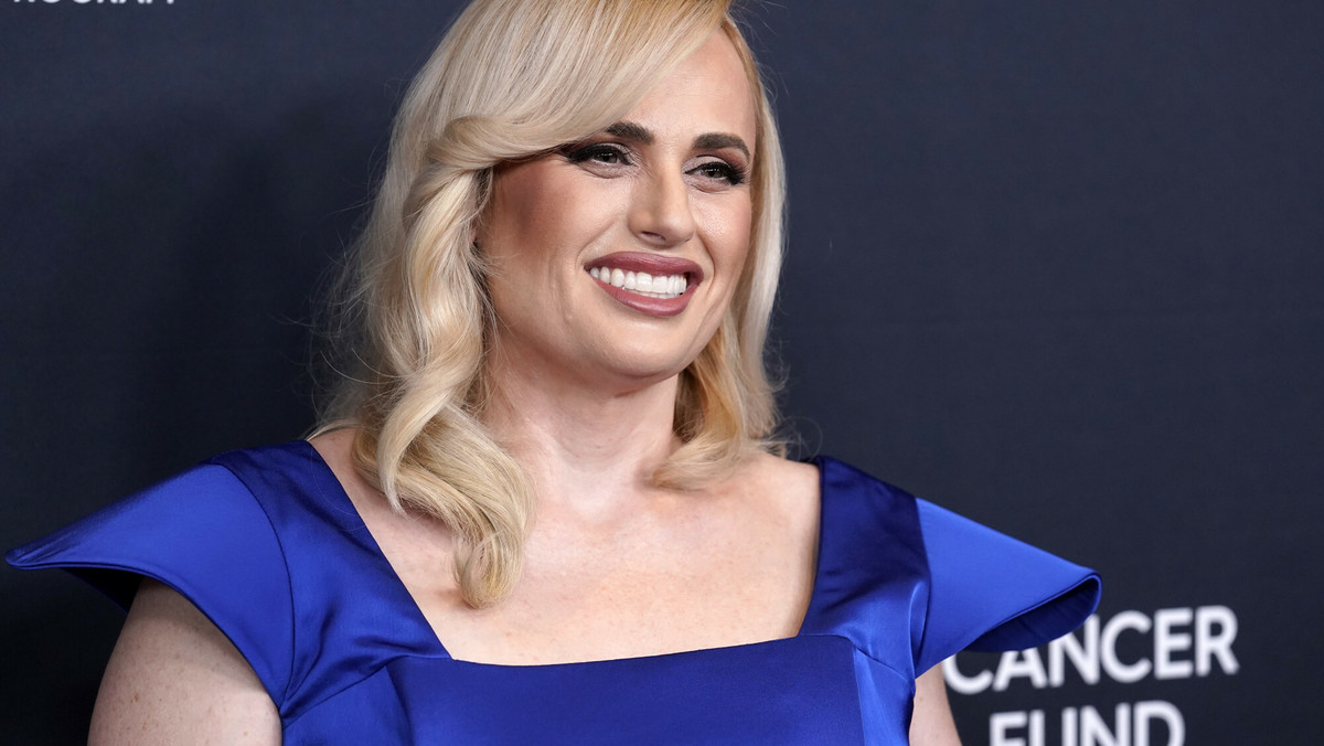 Rebel Wilson, znana australijska aktorka, zdecydowała się na odważne wyznanie, które ma na celu przekazanie ważnej lekcji młodemu pokoleniu. W swojej nadchodzącej książce "Rebel Rising", która ma premierę 2 kwietnia, Wilson ujawnia, że straciła dziewictwo dopiero w wieku 35 lat. Jej celem jest pokazanie młodym ludziom, że nie powinni odczuwać presji związanej z utratą dziewictwa.