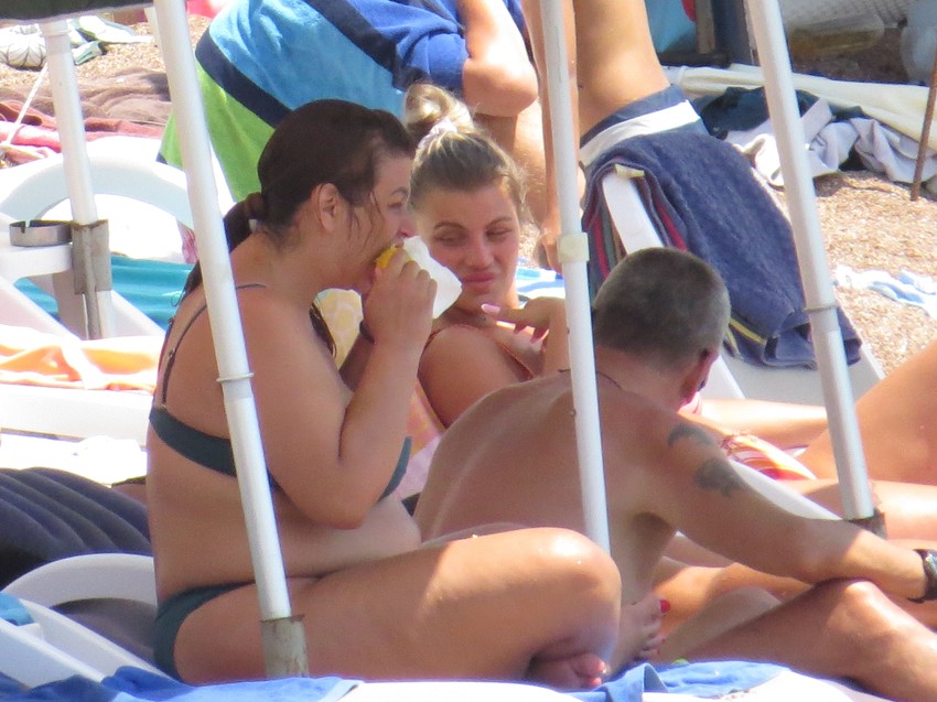 Miljana Kulić se skinula u bikini: Uslikali smo je na plaži,a evo sa kim je