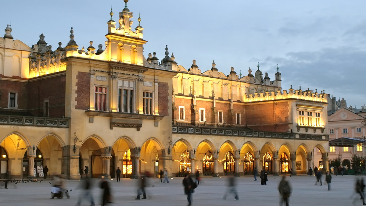 Dwanaście obrazów olejnych Henryka Siemiradzkiego, należących do nastrojowego nurtu jego malarstwa, można oglądać na wystawie "Poszukując Arkadii" w Galerii Sztuki Polskiej XIX wieku w krakowskich Sukiennicach.