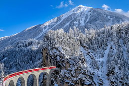 Podziwiaj najpiękniejsze widoki Szwajcarii podczas zimowego przejazdu przez Alpy