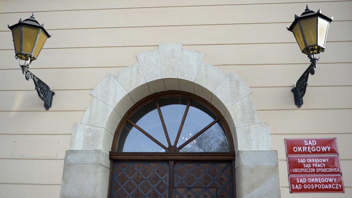 Bez udziału publiczności odbędzie się zaplanowana na poniedziałek w Sądzie Okręgowym w Rzeszowie rozprawa o uznanie Mariusza Trynkiewicza za osobę z zaburzeniami psychicznymi zagrażającą innym, która po odbyciu kary musi być izolowana.