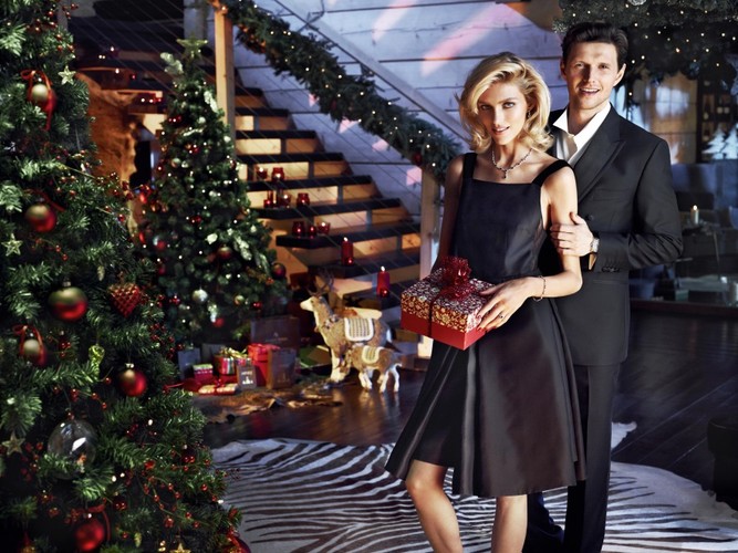 Anja Rubik i Sasha Knezevic w kampanii reklamowej Apart - Boże Narodzenie 2013