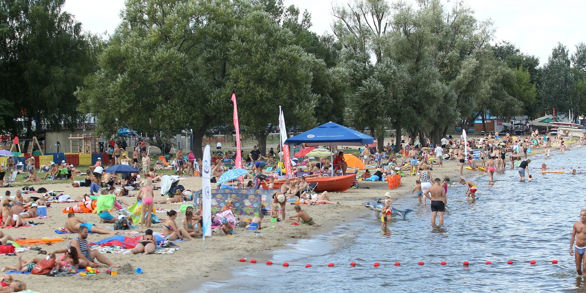 Plażowicze tłumnie wypoczywali nad Zegrzem