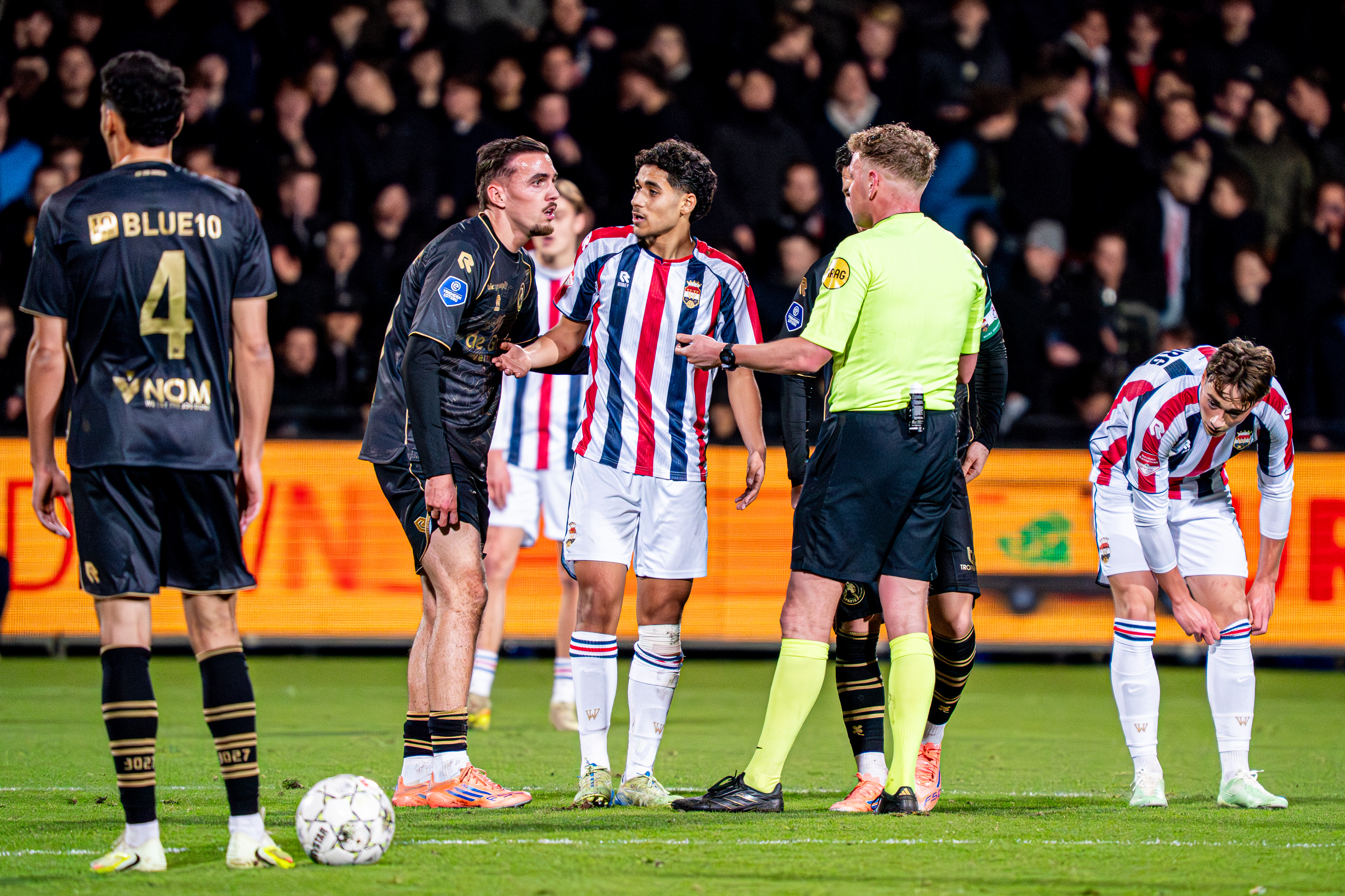 Consistentie-problemen bij scheidsrechters: Eredivisie-clubs eisen een gesprek met de KNVB