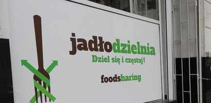 Jak tak można?! Ktoś wsadził petardę do jadłodzielni! [ZDJĘCIE]