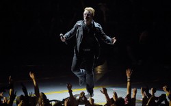 Bono w Berlinie ucałował polską flagę – zobacz!