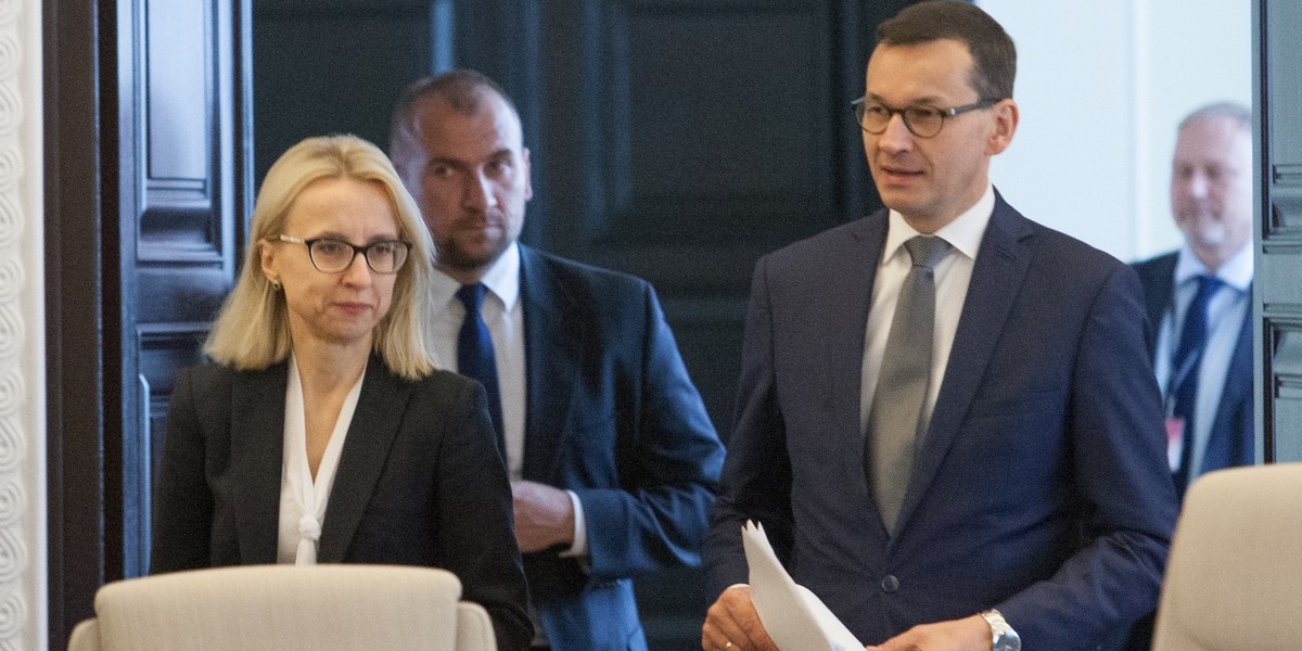 Mateusz Morawiecki i Teresa Czerwińska są o krok od ustanowienia nowego rekordu niskiego deficytu