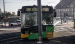 Autobus znowu uderzył w słup. Feralne rondo