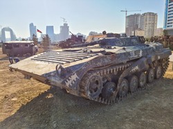 Niemiecki MON zwlekał kilka tygodni ze zgodą na dostarczenie wozów bojowych Ukrainie