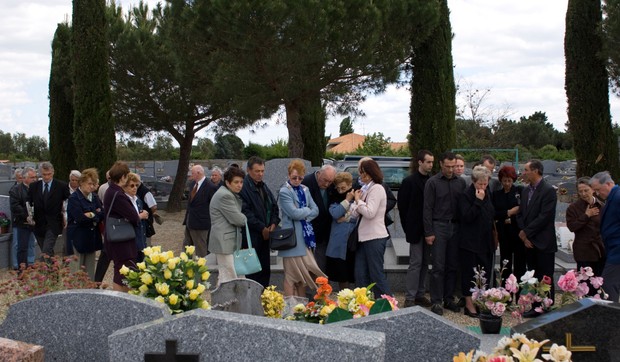 Sahrana na groblju - ilustracija