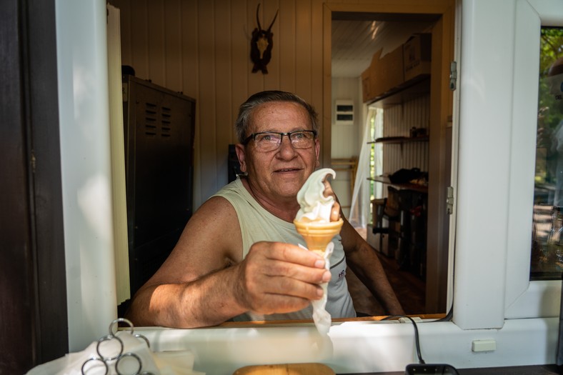 Jerzy Dowbysz, Lody u Wojewody w Białowieży