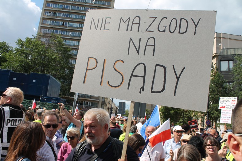 Manifestacja KOD przed Sejmem