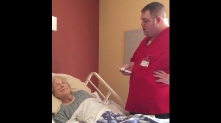 Az idős hölgy korábban az ápoló énektanára volt / Fotó: Facebook