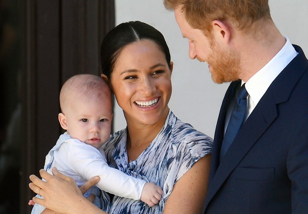 Książę Harry i księżniczka Meghan na zdjęciu z synem Archiem