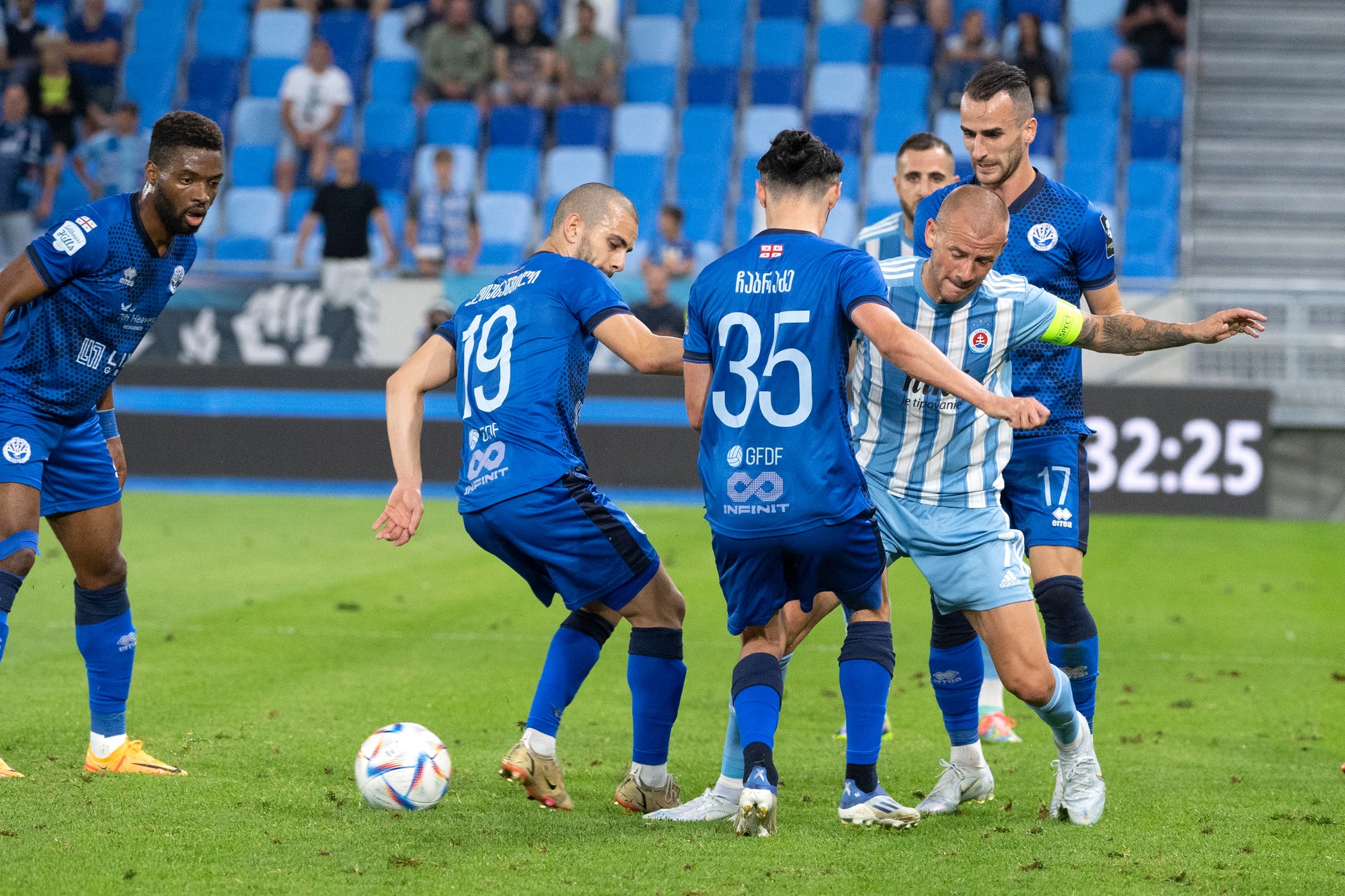 Vladimír Weiss (Slovan), Grigol Čabradze a Sandro Altunašvili (obaja Batumi).