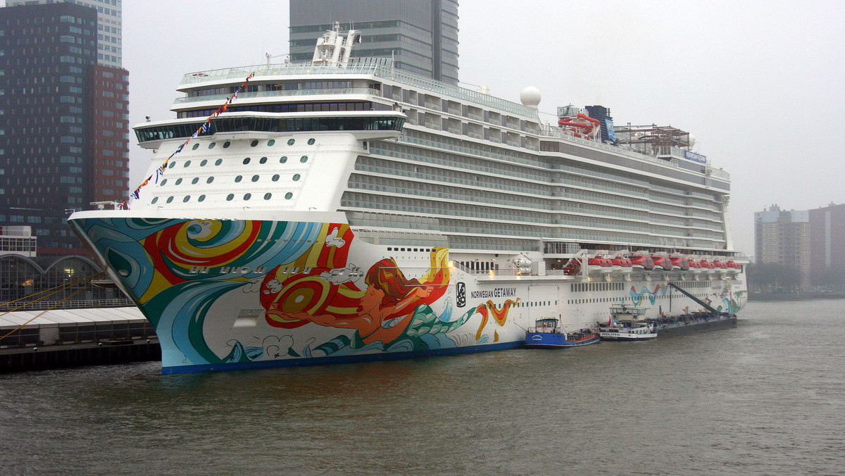 Norwegian Getaway liczy sobie 325 metrów długości i może pomieścić cztery tysiące pasażerów.