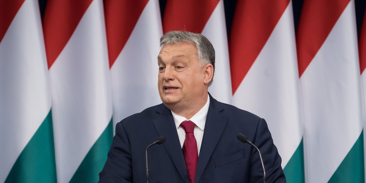 Premier Węgier Viktor Orban ogłosił 6 kwietnia plan obrony gospodarki przed skutkami pandemii wartości 18-20 proc. PKB, czyli około 9,5 bln ft (30 mld euro).