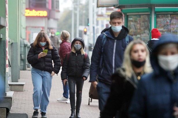 Cyfrowa walka z koronawirusem. Aplikacja STOP COVID powinna być obowiązkowa?