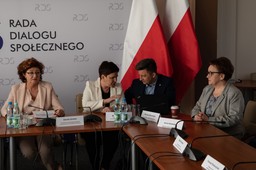 Flirt z polityką, czyli dlaczego nie ufamy związkom zawodowym