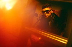 Tau nagrał singiel z czternastoletnim synem. Posłuchaj nagrania "Kod"