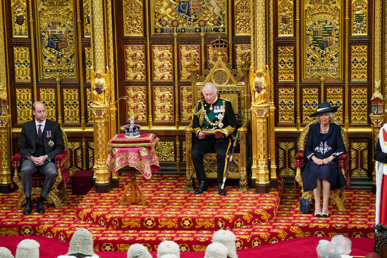 Książę William, książę Karol i księżna Camilla na ceremonii otwarcia nowej sesji parlamentu (Londyn, 10 maja 2022 r.)