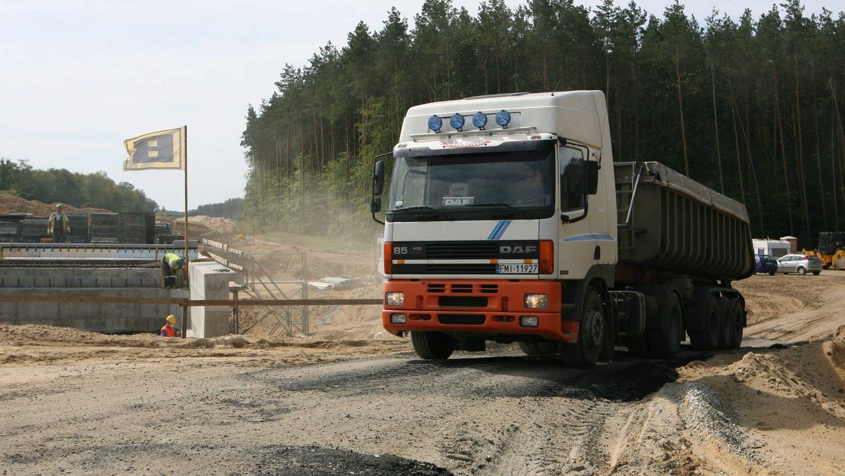 W woj. lubuskim najważniejszymi inwestycjami drogowymi, o znaczeniu nie tylko regionalnym, ale ogólnokrajowym, są budowy autostrady A2 na odcinku z Nowego Tomyśla do granicznego Świecka oraz trasy ekspresowej S3 przecinającej województwo z południa na północ.