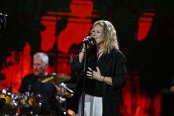 Koncert Lata z Radiem w ogniu krytyki internautów. "Gwiazdy dla ubogich"