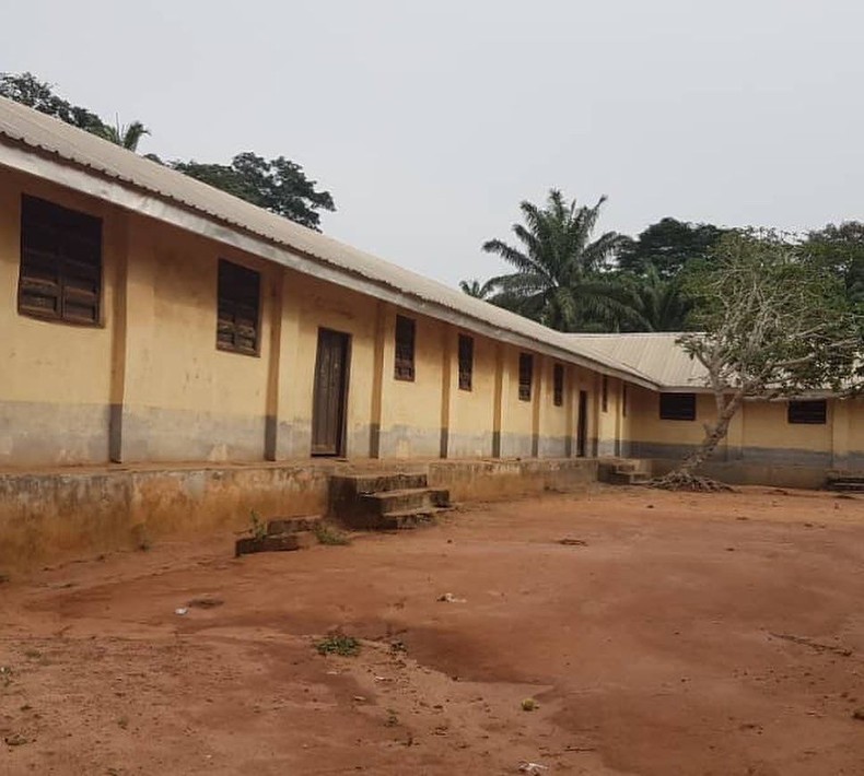 An image of the school before it was rebuilt