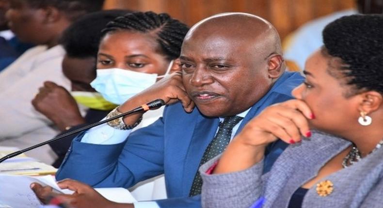 Hon. Joseph Ssewungu (C) said the decision to pay science teachers in exclusion of arts teachers is discriminatory according to Article 102b of the Constitution