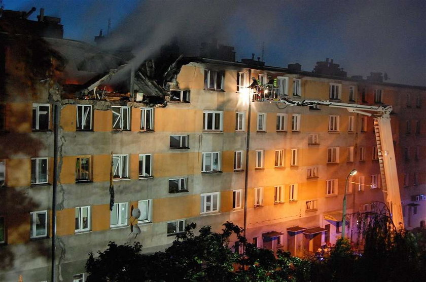 Eksplozja w bloku w Pruszkowie. Foto