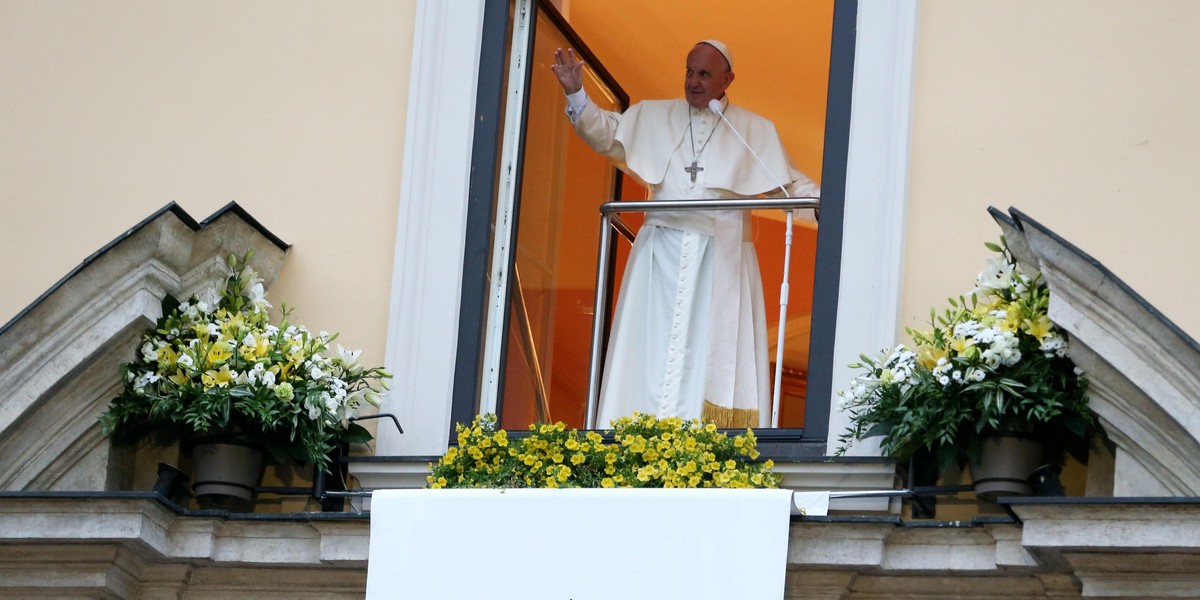 Papież Franciszek w oknie na Franciszkańskiej.