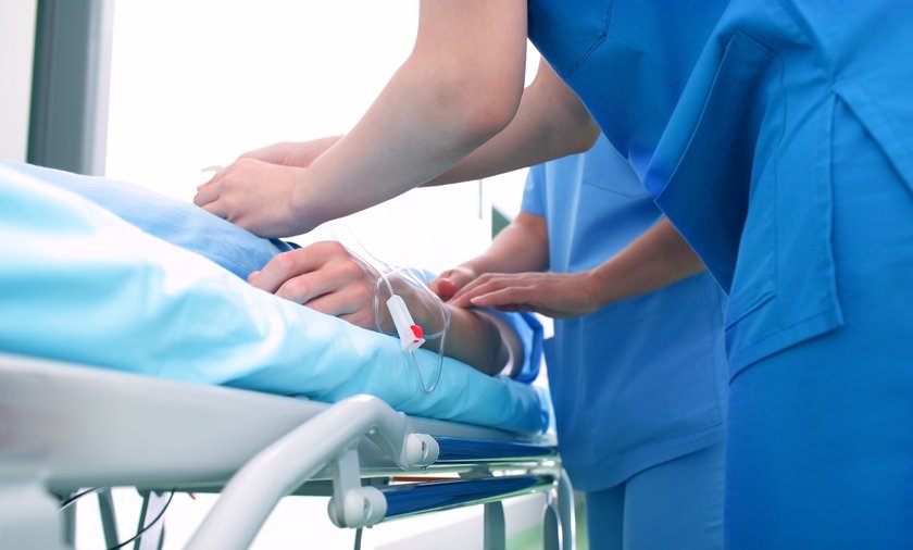 Katowice. Szpital Kolejowy nie przyjął pacjentki z zawałem. Ochroniarz kazał jechać gdzie indziej.