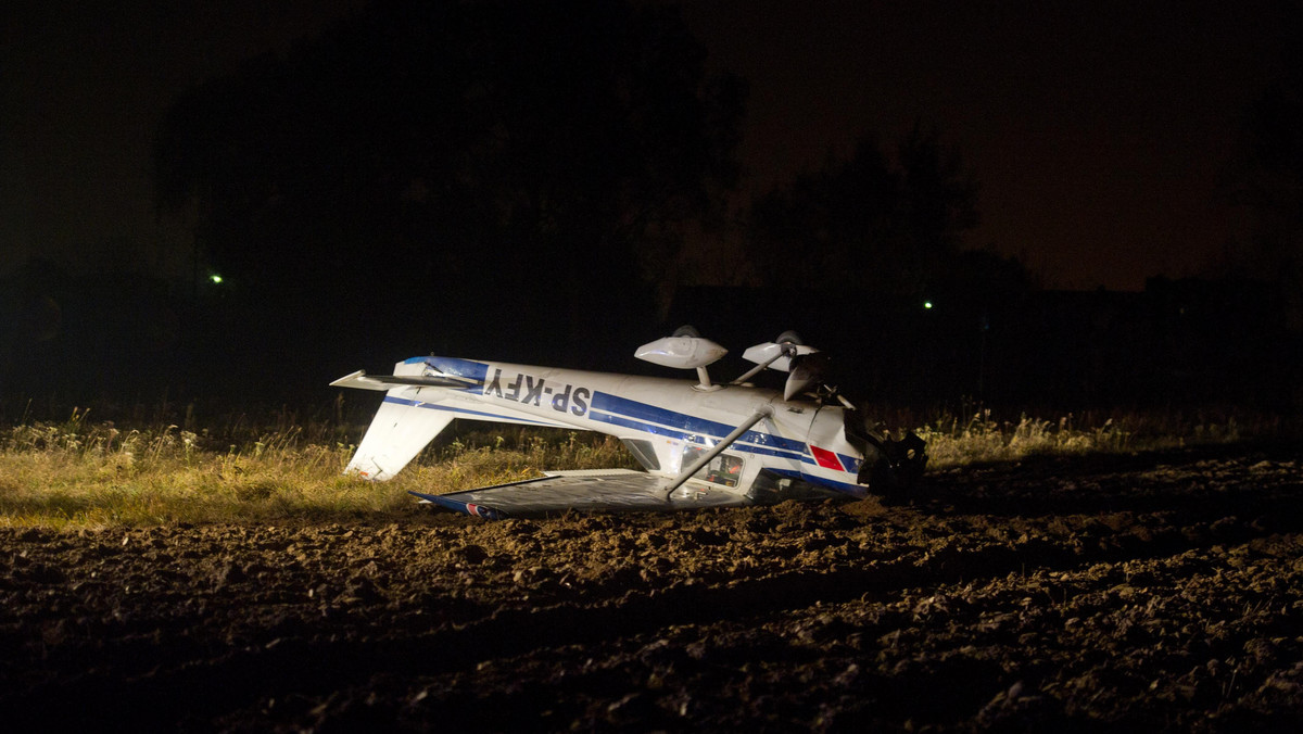 Dwie osoby zostały ranne w wyniku awaryjnego lądowania sportowej cessny wieczorem w Łodzi - poinformowała Joanna Kącka z łódzkiej policji.