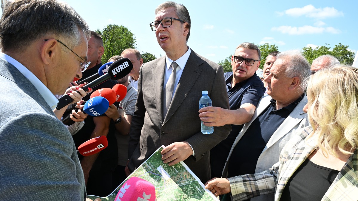 Aleksandar Vučić obilazi radove na izgradnji mosta preko Velike Morave kod Svilajnca i Velike Plane   