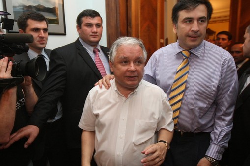 Lech Kaczyński i Micheil Saakaszwili w gruzińskim parlamencie, 13 sierpnia 2008 r.