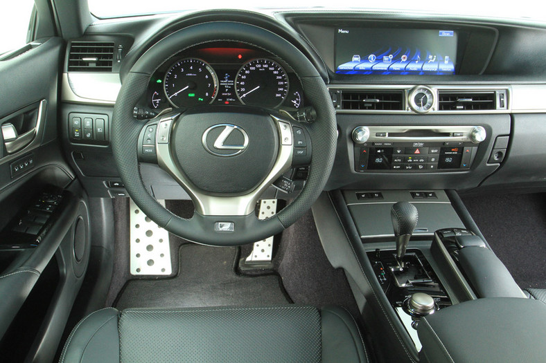 Lexus GS 450h: sportowy i multimedialny