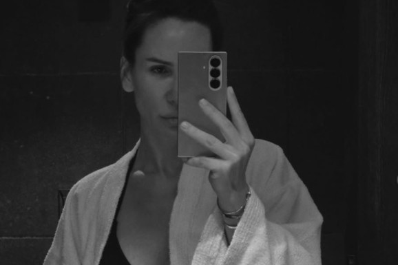 TETOVAŽA KOD MEĐUNOŽJA I MINIJATURNI BIKINI Nikolija Jovanović raspalila maštu! Baškari se u Crnoj Gori, a obline samo sevaju (FOTO)