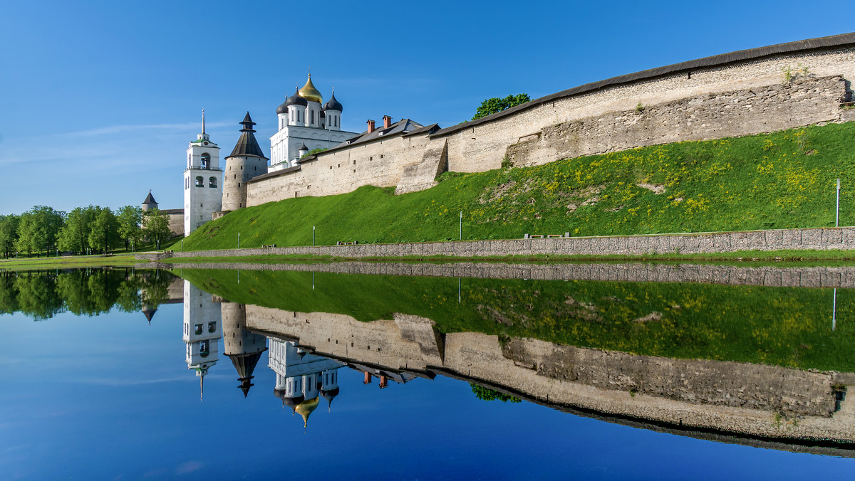 Zabytki Pskowa, dzieła F. Lloyda Wrighta, wzgórza Prosecco i Mafra na liście UNESCO