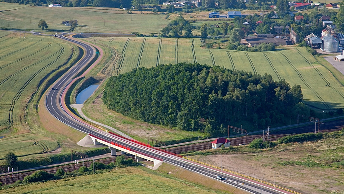 Przejazd obwodnicą autostradową Torunia będzie bezpłatny tylko przez 90 dni od otwarcia trasy - zdecydowało w piątek Ministerstwo Infrastruktury. Takie rozwiązanie nie satysfakcjonuje władz Torunia.