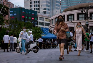 Władze Szanghaju ogłosiły zwycięstwo nad Covid-19. Po długim locdownie Pekin otworzy szkoły